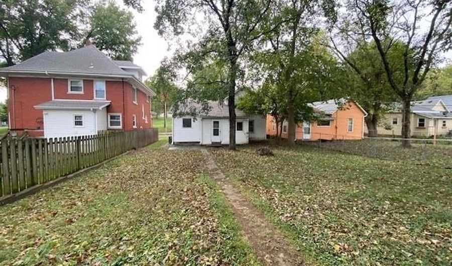 1025 Laramie St, Atchison, KS 66002 - 4 Beds, 1 Bath