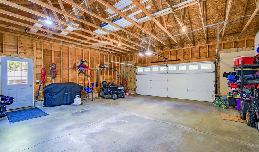 290 Castle Island Rd, Belgrade, ME 04917 - 4 Beds, 4 Bath