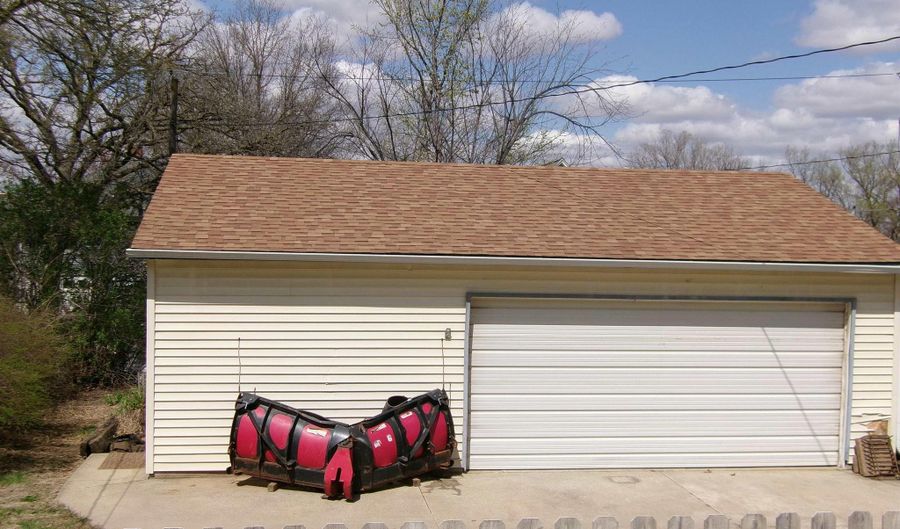 102 E 12th St, Atlantic, IA 50022 - 3 Beds, 2 Bath