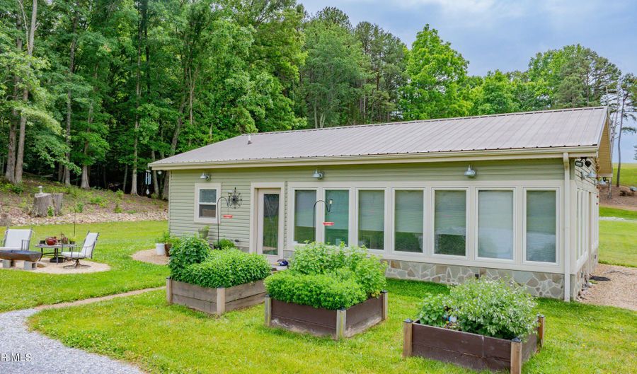 4180 Kingsport Hwy, Afton, TN 37616 - 1 Beds, 1 Bath