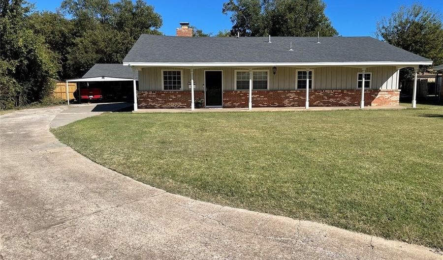 1001 London Dr, Anadarko, OK 73005 - 3 Beds, 2 Bath