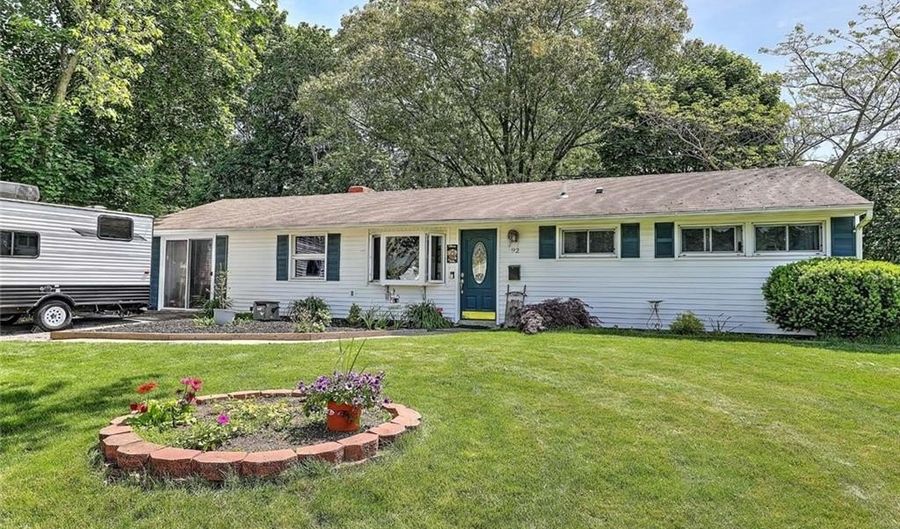 92 Chatworth Ave, Warwick, RI 02886 - 3 Beds, 1 Bath