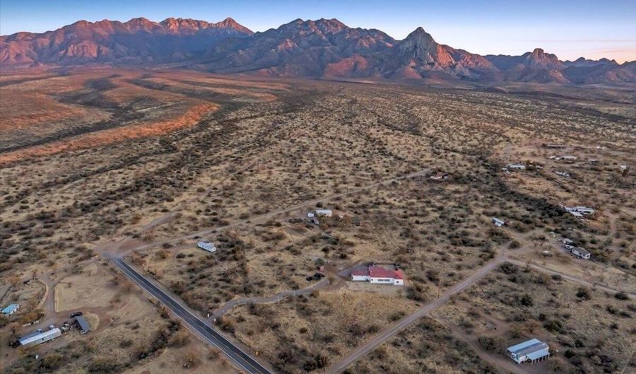 135 W Hawk Way, Amado, AZ 85645 - 3 Beds, 3 Bath