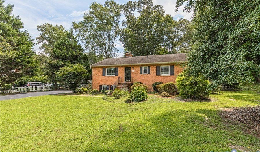 12025 Sunset Dr, Ashland, VA 23005 - 3 Beds, 3 Bath