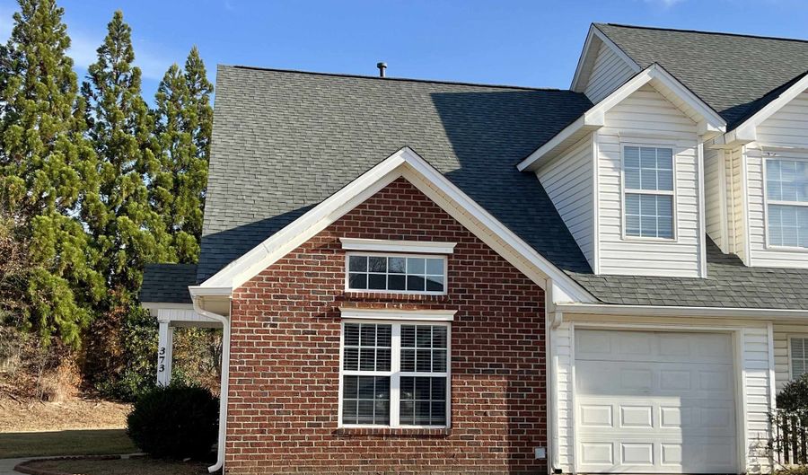 373 Still Water Cir, Boiling Springs, SC 29316 - 3 Beds, 3 Bath