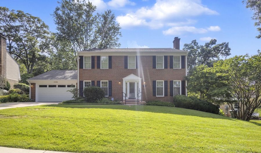 2206 FORT WARD Pl, Alexandria, VA 22304 - 6 Beds, 5 Bath