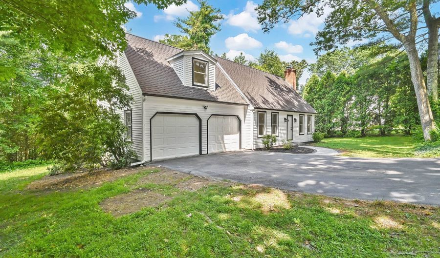 39 Briarwood Dr, Colchester, CT 06415 - 3 Beds, 3 Bath