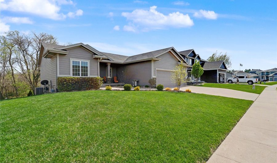 1009 Baileys Grove Dr, Adel, IA 50003 - 4 Beds, 3 Bath