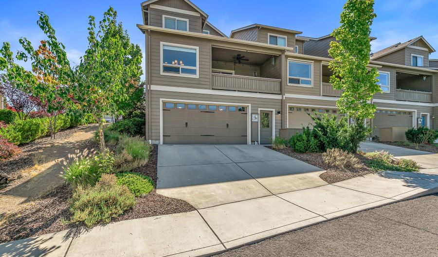 969 Camelot Dr, Ashland, OR 97520 - 3 Beds, 3 Bath