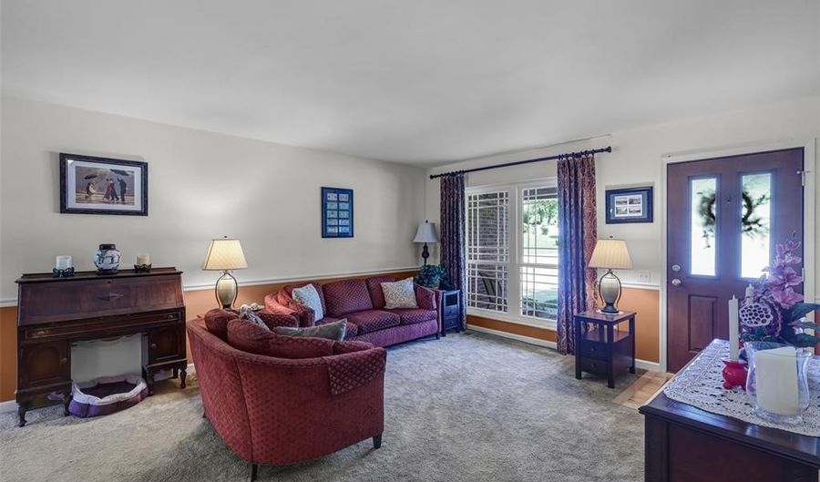 428 Melanie Meadows Ln, Ballwin, MO 63021 - 3 Beds, 3 Bath