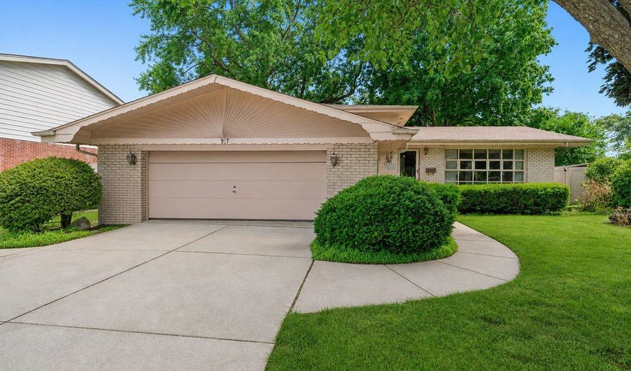 917 W Army Trail Blvd, Addison, IL 60101 - 3 Beds, 3 Bath