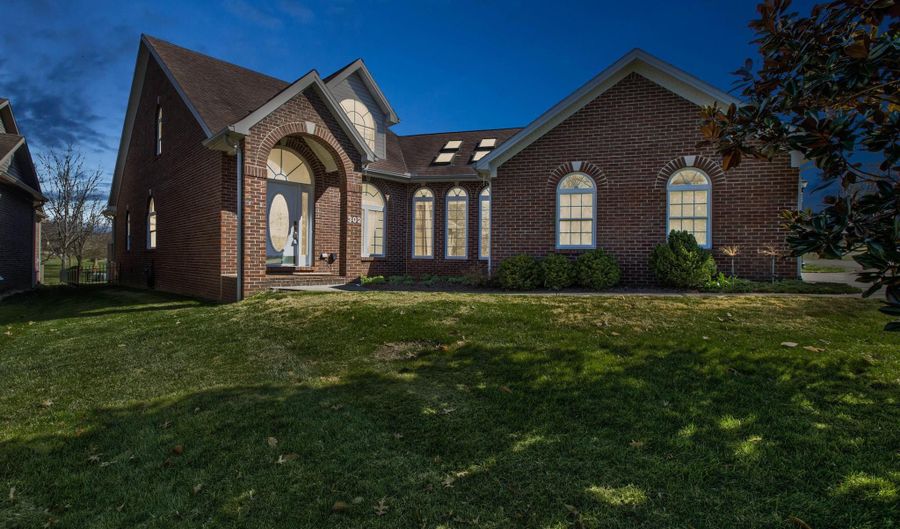 302 Briarwood Ln, Winchester, KY 40391 - 3 Beds, 4 Bath