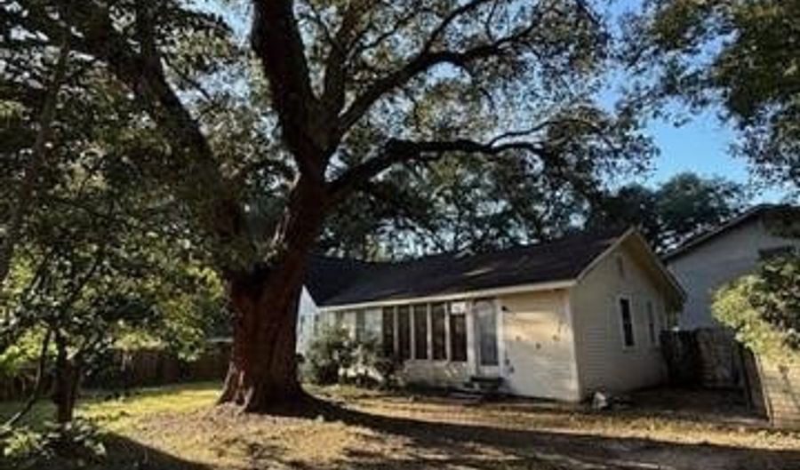 319 EDISON St, Baton Rouge, LA 70806 - 3 Beds, 2 Bath