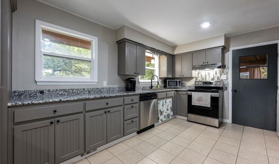 3 Boyce Dr, Bella Vista, AR 72715 - 2 Beds, 2 Bath