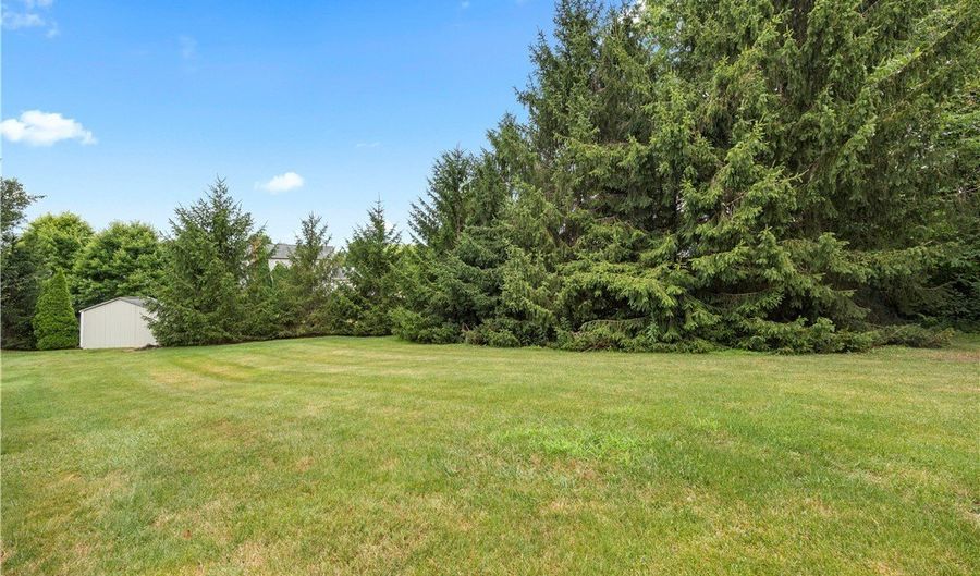 875 Hampton Cir 3, Aurora, OH 44202 - 2 Beds, 3 Bath