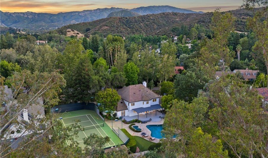 28925 Medea Mesa Rd, Agoura Hills, CA 91301 - 5 Beds, 5 Bath