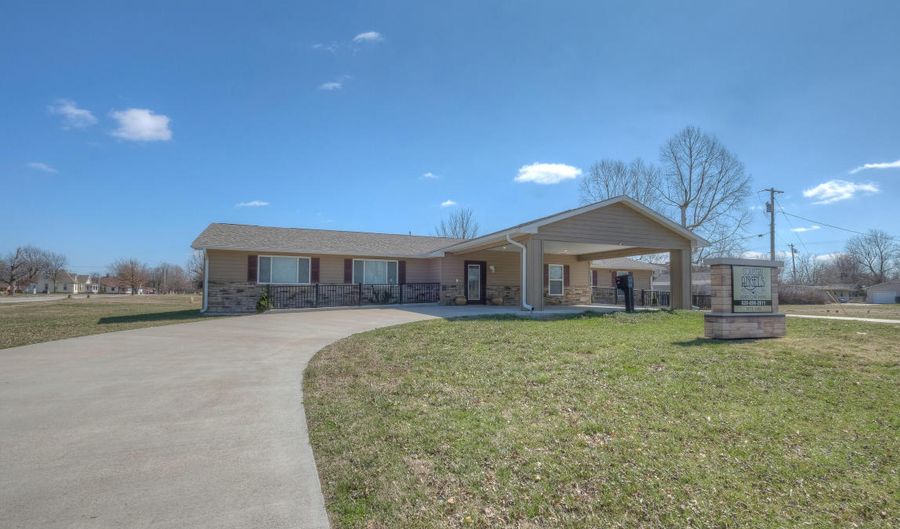 217 E 14th St, Baxter Springs, KS 66713 - 0 Beds, 3 Bath