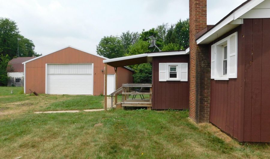616 32nd St, Allegan, MI 49010 - 3 Beds, 1 Bath