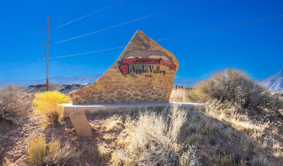 944 W Foothill Dr, Apple Valley, UT 84737 - 4 Beds, 3 Bath