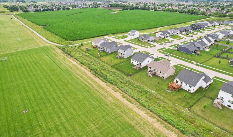 1819 8th Ave SE, Altoona, IA 50009 - 5 Beds, 3 Bath