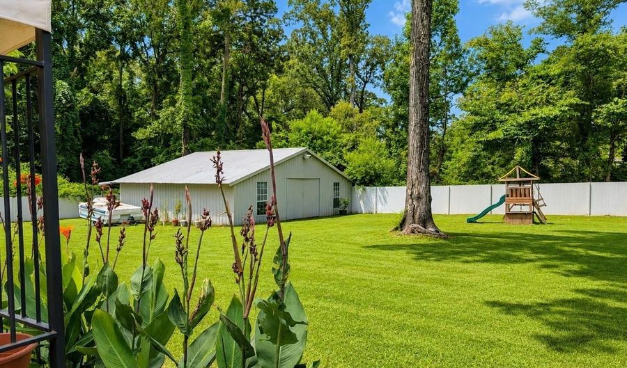 1606 WOODLAND Pl, Bastrop, LA 71220 - 6 Beds, 4 Bath