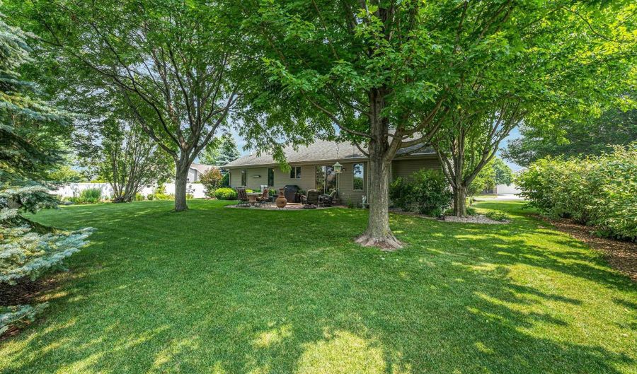 N9539 CHADBURY Lane, Appleton, WI 54915 - 3 Beds, 2 Bath
