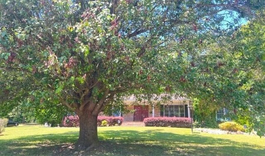 1512 LAKESHORE Dr, Anniston, AL 36207 - 4 Beds, 3 Bath