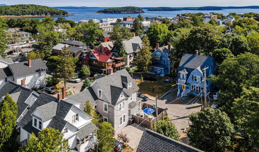 11 Roberts Ave, Bar Harbor, ME 04609 - 5 Beds, 3 Bath