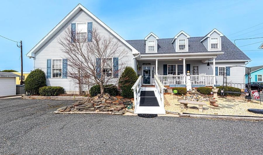 38967 WILLOW Ln, Fenwick Island, DE 19944 - 5 Beds, 4 Bath