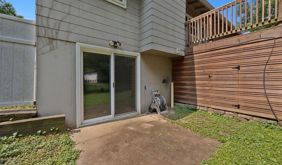 527 Blazedwood Dr, Ballwin, MO 63021 - 3 Beds, 3 Bath