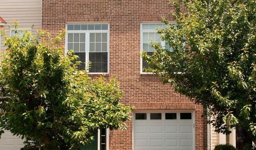 21672 KINGS CROSSING Ter, Ashburn, VA 20147 - 3 Beds, 4 Bath