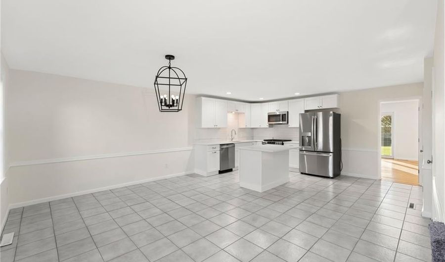 704 Fairway Dr 704, Middletown, RI 02842 - 3 Beds, 3 Bath