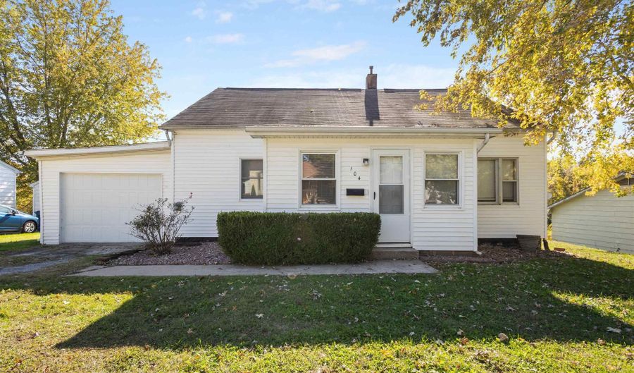 104 GEORGE St, Anna, IL 62906 - 2 Beds, 2 Bath