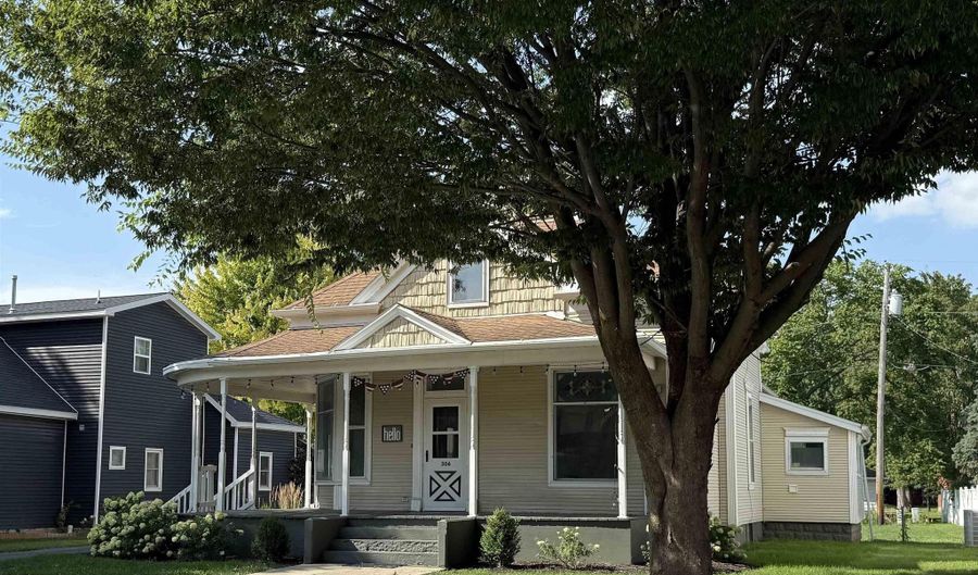 306 E Rochester St, Akron, IN 46910 - 3 Beds, 1 Bath