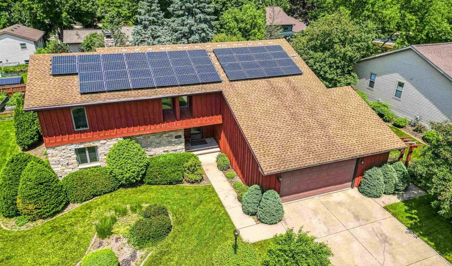 1334 W CLOVERDALE Dr, Appleton, WI 54914 - 5 Beds, 4 Bath