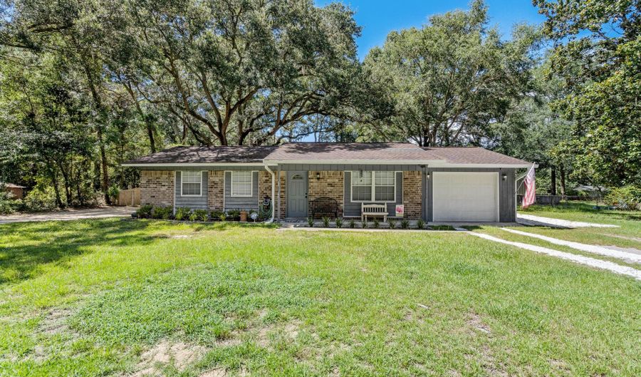 1 Country Manor Rd, Beaufort, SC 29906 - 5 Beds, 3 Bath