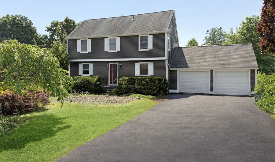 111 Daisy Cir, Bristol, CT 06010 - 2 Beds, 3 Bath