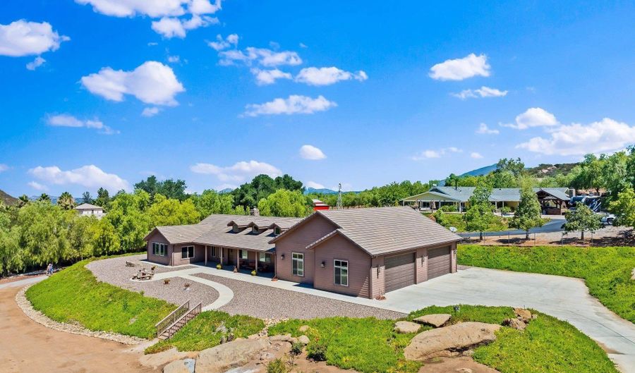 19553 Hidden Glen Rd, Alpine, CA 91901 - 3 Beds, 3 Bath