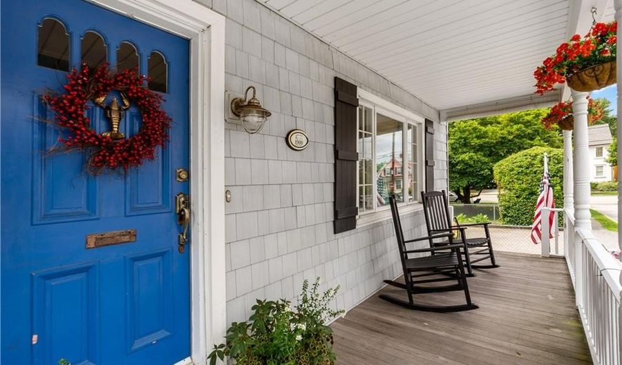 8 Lincoln Ave, Bristol, RI 02809 - 3 Beds, 2 Bath