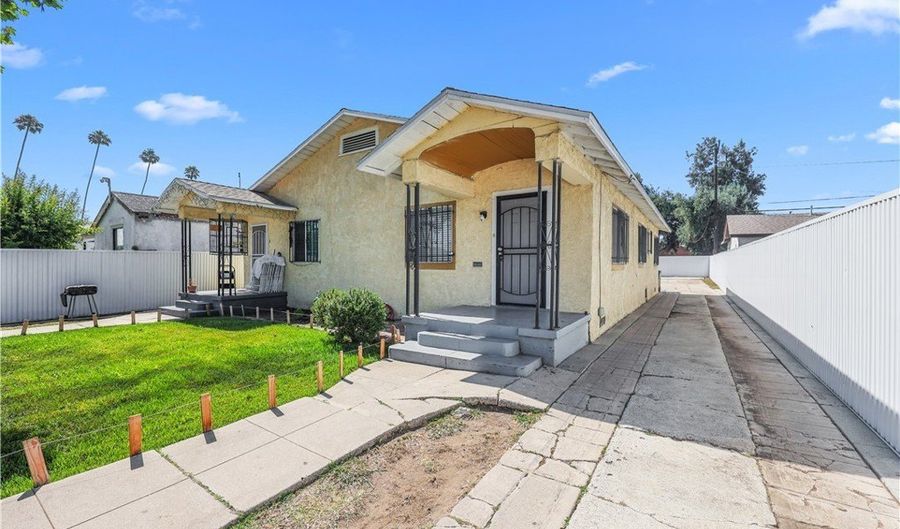 1220 W 92nd St, Los Angeles, CA 90044 - 4 Beds, 2 Bath
