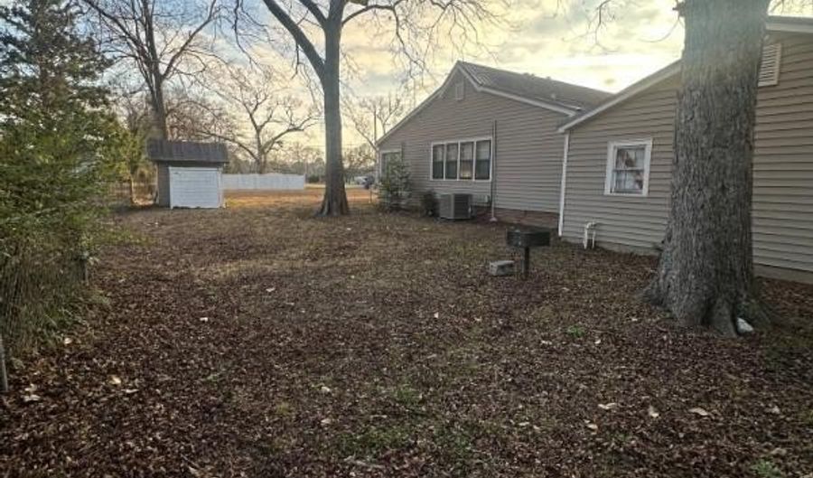 618 S Columbus, Aberdeen, MS 39730 - 4 Beds, 2 Bath