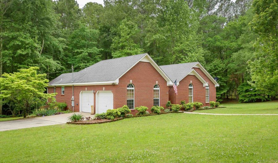 300 McFall Rd, Florence, AL 35633 - 3 Beds, 2 Bath