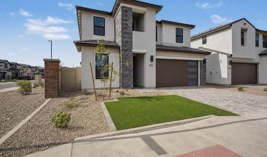 1131 E YELLOWSTONE Pl, Chandler, AZ 85249 - 5 Beds, 4 Bath