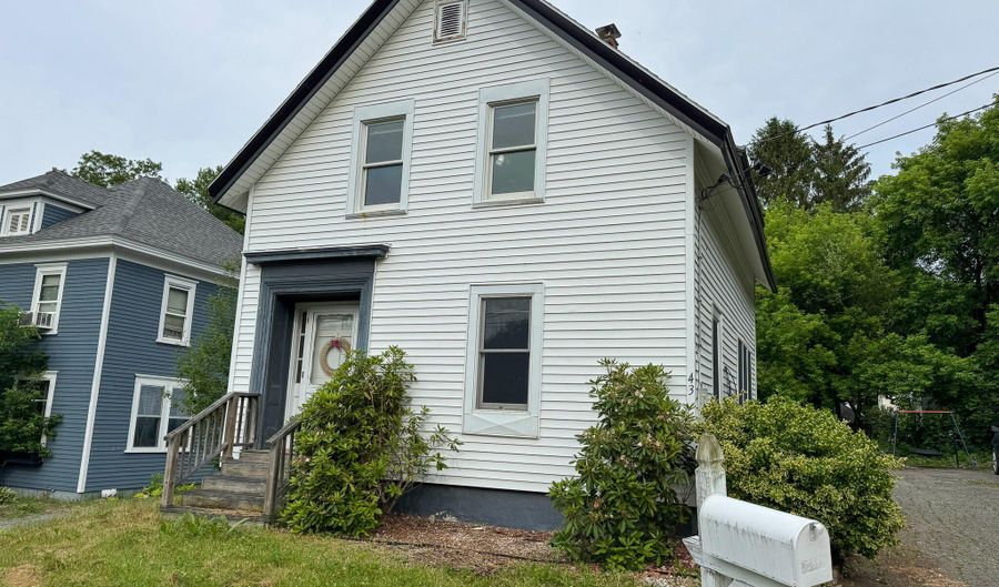 43 Holland St, Bangor, ME 04401 - 3 Beds, 2 Bath