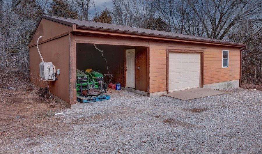 30049 Sunnyside Ct, Arkansas City, KS 67005 - 3 Beds, 3 Bath