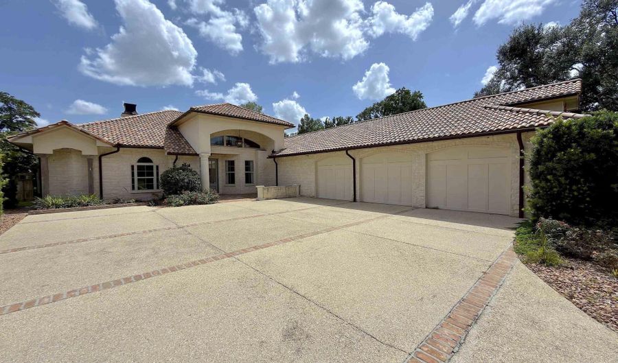 7470 Sevenoaks Ave, Baton Rouge, LA 70806 - 4 Beds, 3 Bath