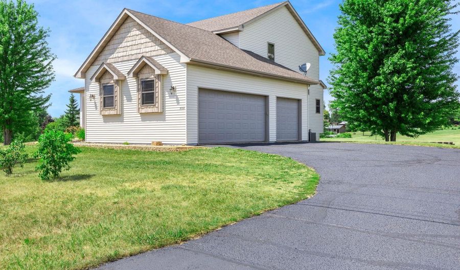 9352 67th St NW, Annandale, MN 55302 - 4 Beds, 3 Bath