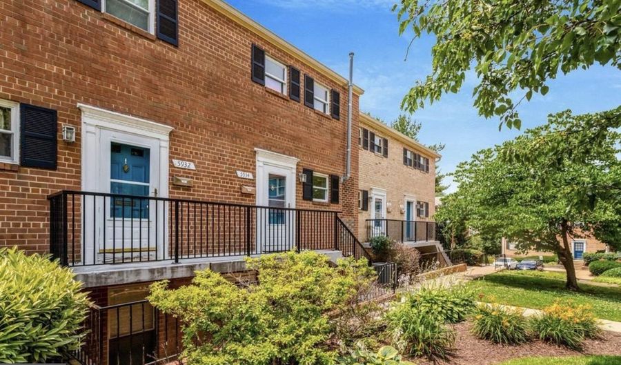 5934 MAYFLOWER Ct, Alexandria, VA 22312 - 2 Beds, 2 Bath