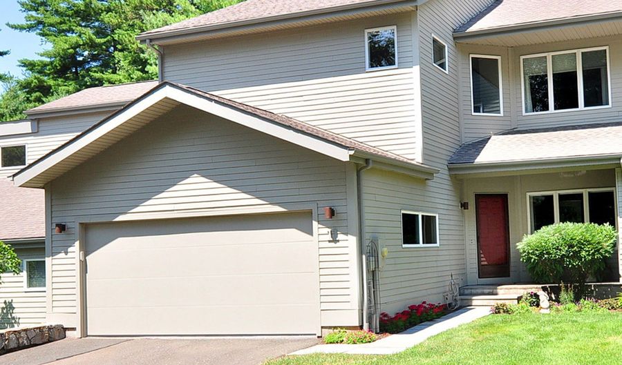11 Templeton Ct 11, Avon, CT 06001 - 2 Beds, 4 Bath