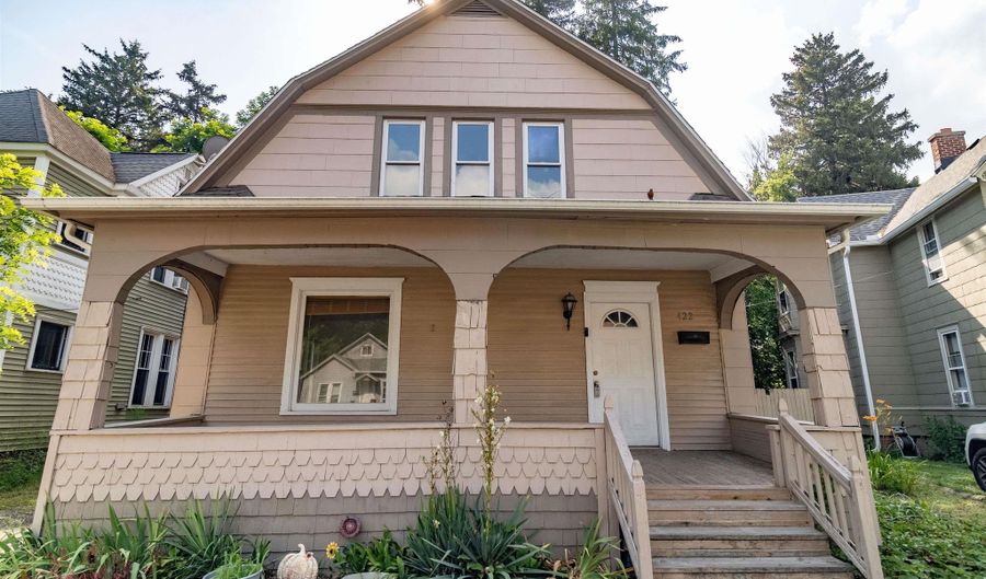 422 S Winter, Adrian, MI 49221 - 3 Beds, 2 Bath